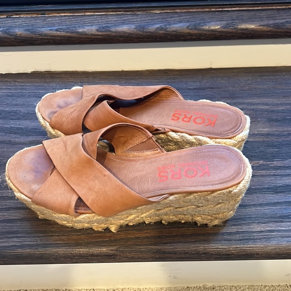 Michael Kors tan sandal size 6 - Picture 4 of 5